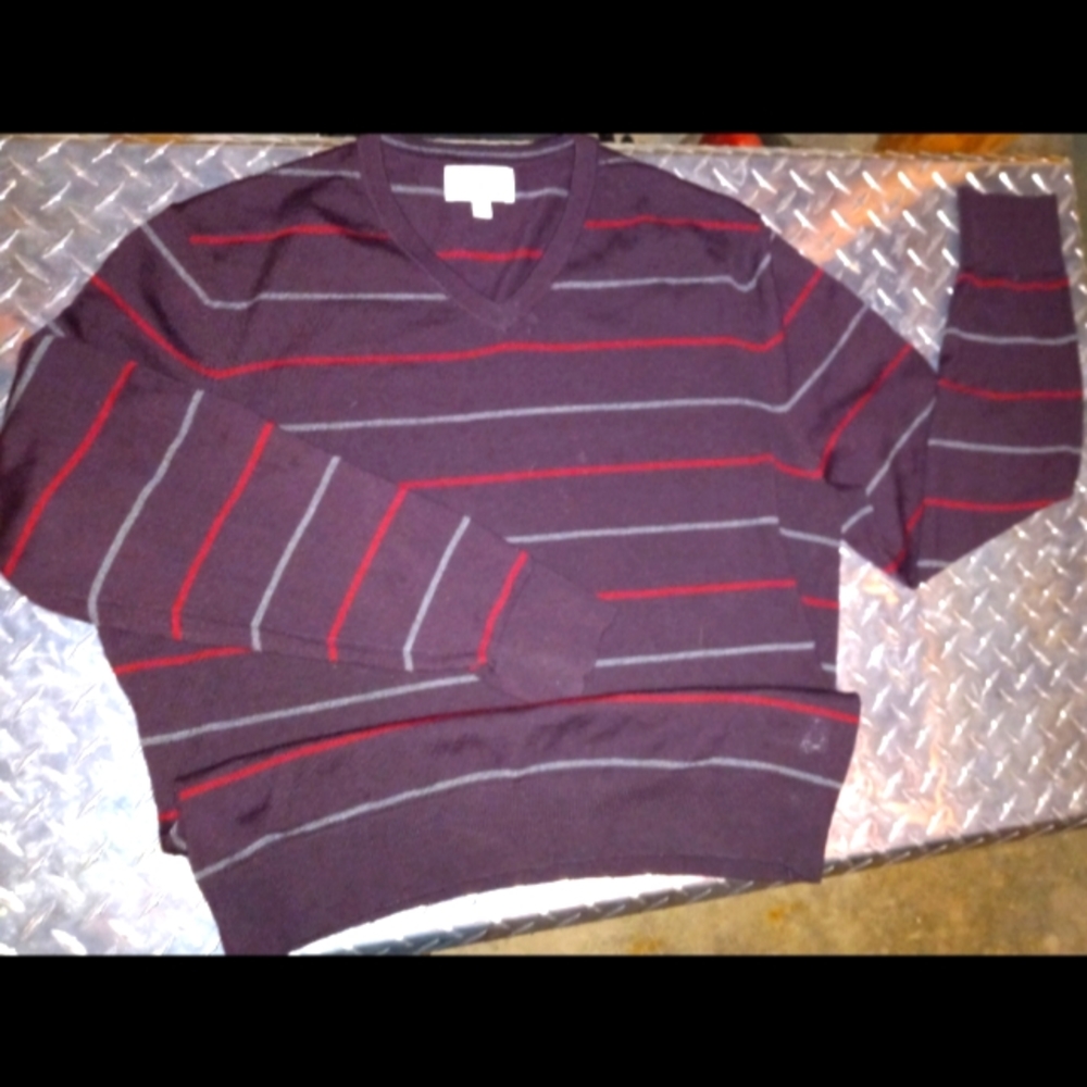 NEW CALVIN KLEIN V-NECK